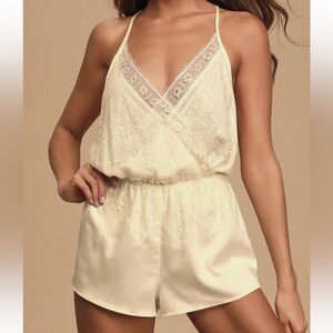 NWT Lulus Lace Sleeveless Romper